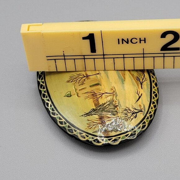 Hand Painted Russian Winter Scene Pin Brooch Wooden Lacquered Vintage - Picture 6 of 6